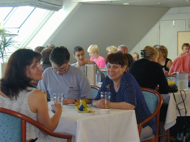 船内のレストランです。