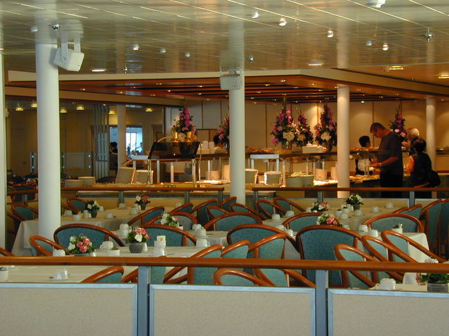 船内のレストランです。