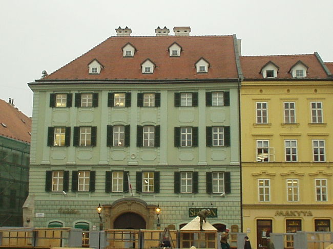 日本大使館。<br />