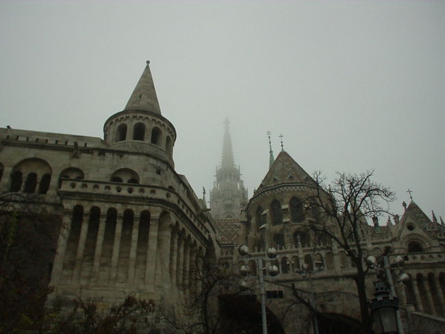 ＜4日目＞<br /><br />ブダペスト市内観光に向かいます。<br />漁夫の砦。