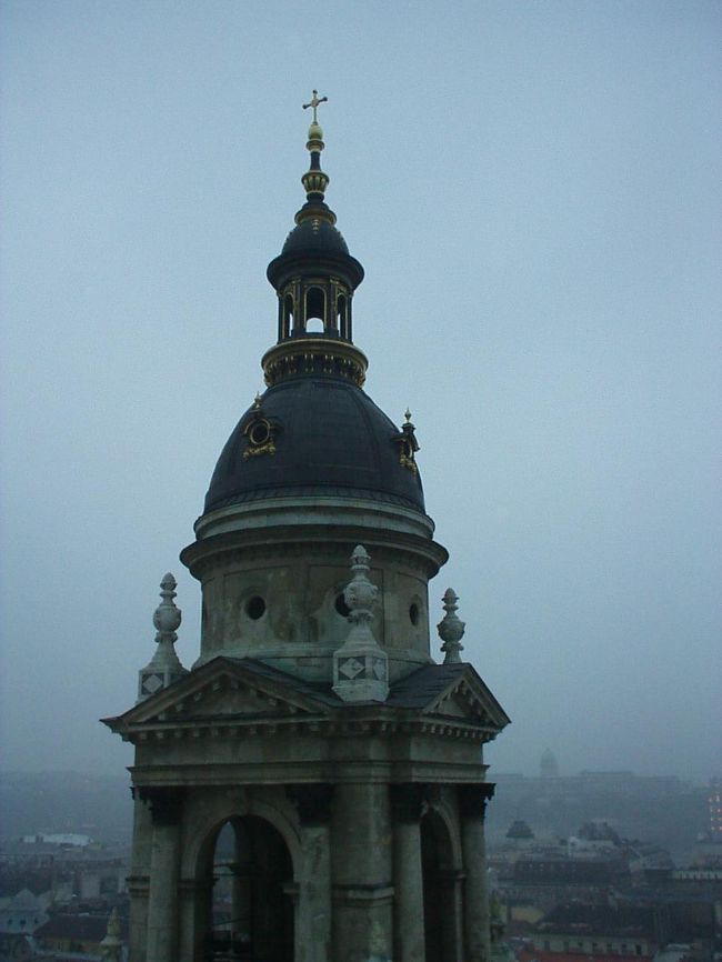 展望台からの眺め。<br />対になっている反対側の塔が間近に見えます。<br />