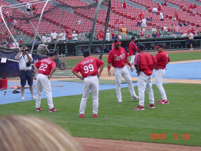 試合前の練習の様子です。背番号９９、田口壮選手も見えます。