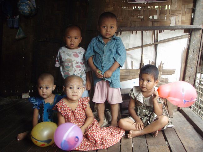 彼の家には、彼の孫や近所の子供が遊びに来ていてとっても賑やか！