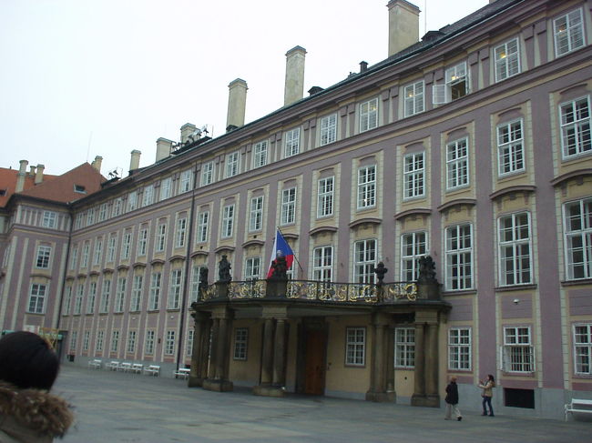 プラハ城は現在大統領府となっています。