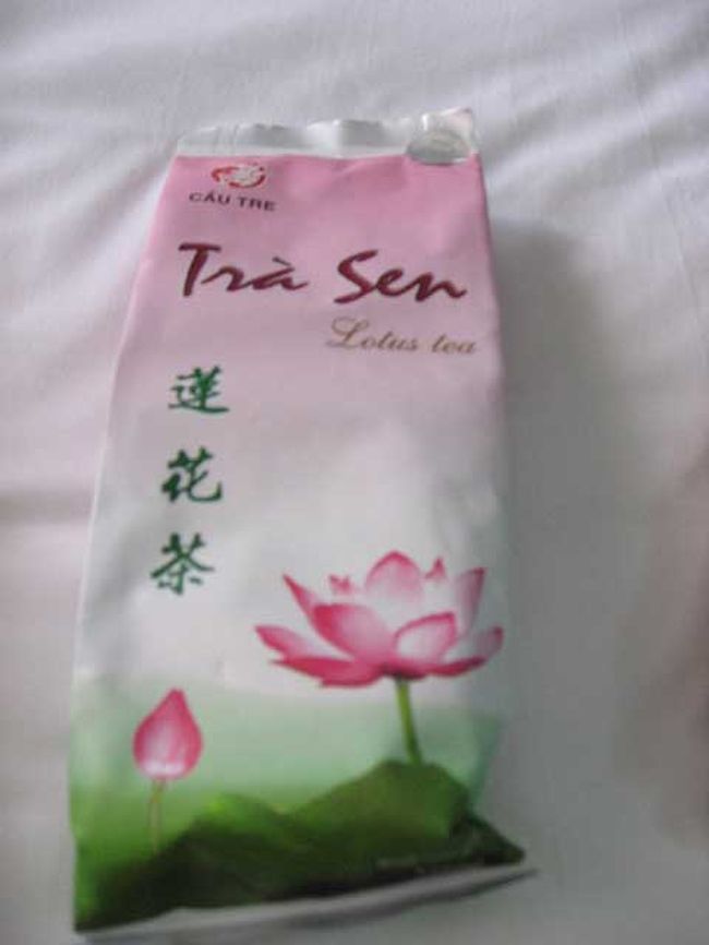 蓮花茶。<br />ロータスティです。<br /><br />あんまりクセがなく、ほとんど普通の緑茶に感じます。さっぱりしてるので、飽きずに飲めます。<br /><br /><br />こちらは、２００００ドンいきませんでした。<br /><br />