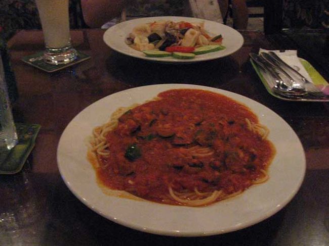 トマトソースのパスタ。<br />こちらは、うううう〜ん。私には、微妙です。