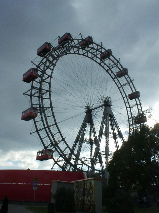 ＜6日目＞<br /><br />今日は一日自由行動です。<br />プラター公園に行き、名物の大観覧車Riesenradに乗りました。7.50ユーロ。