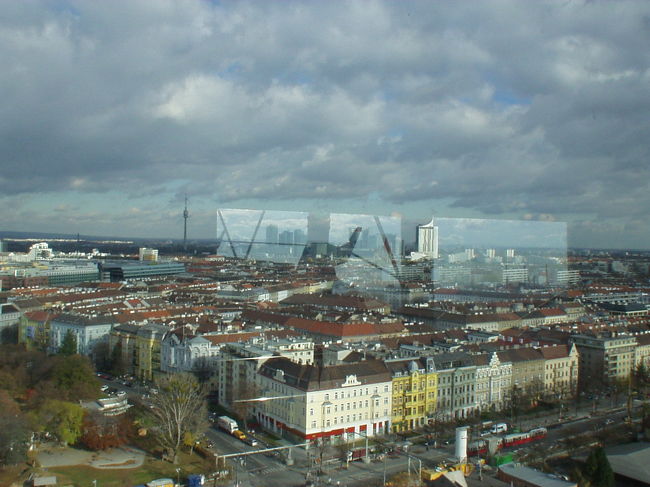 ウィーンの街を一望できます。<br />観覧車を降りると模型のある小さな博物館やお土産屋がありました。