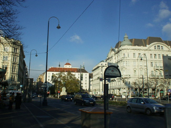 ウィーンはプラハやブダペストに比べるとやはり都会ですね。