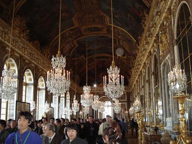 人、人、人……<br />立ち止まって見ることが出来ない<br /><br /><br /><br /><br />