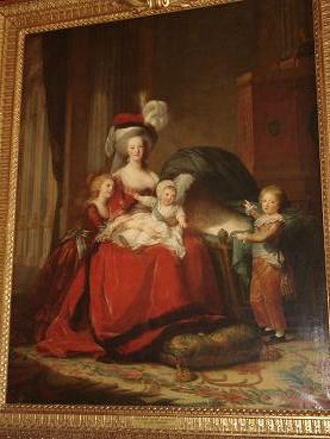 ｱﾝﾄﾜﾈｯﾄと子供たち<br /><br />この時が一番幸せだったのかもしれませんね