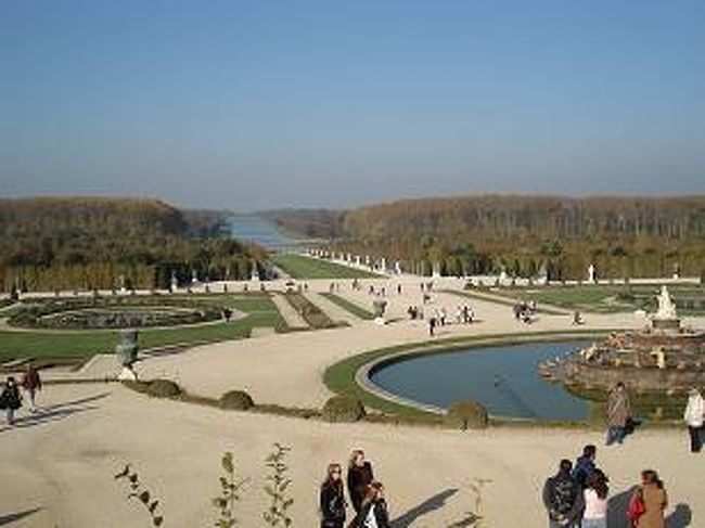 ヴェルサイユ　庭園<br /><br />ツアーではこの広大な敷地を全て回る事などできない。<br /><br />説明はいらない。<br />ただこの素敵な宮殿をもう一度ゆっくりと訪れたい。