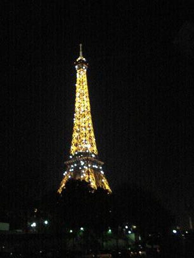 00　JUSTから10分間更にキラキラパワーUP！<br /><br />パリに来た〜！を一番感じた瞬間<br /><br />その後再び渋滞にのまれ30分で着くであろう距離を<br />2時間かけてホテルへ。<br /><br />時計は0時をまわっていた…<br /><br />