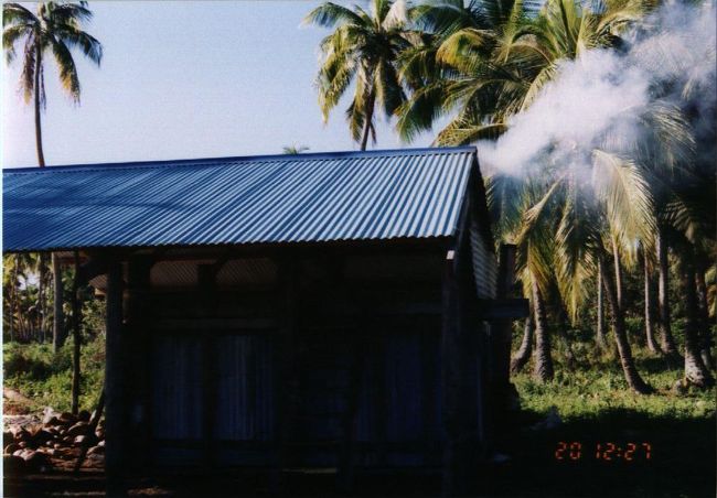 ココナッツを集めている小屋