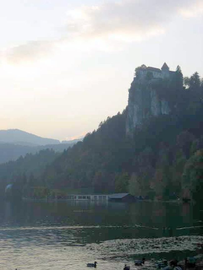 朝のブレッド城