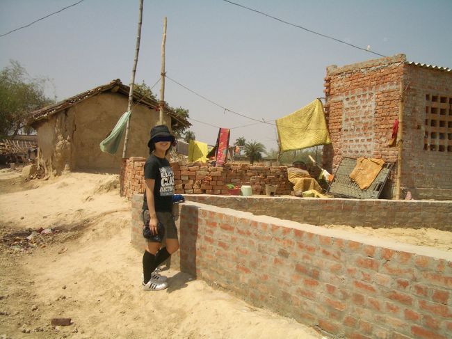 この村の人々が、住むのは、　<br />ーーーこんな感じ！の　小さな家！