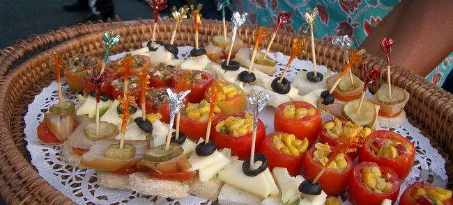 さあ、クルーズ船に登場開始。<br /><br />早速、オードブルが配られる。