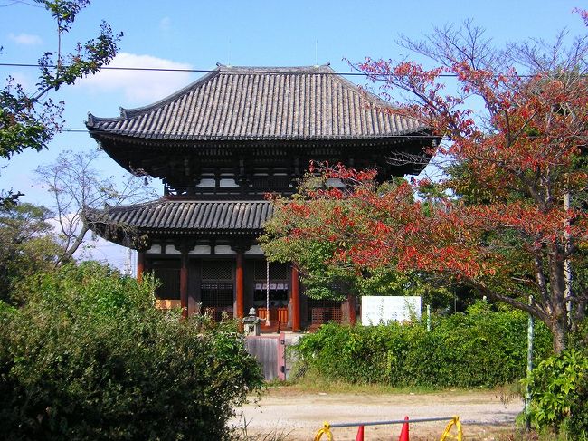 阪奈道路の開通　工事で　<br />まるで付近の様子は変わってしまいました。<br />もっとも昭和の頃（４０年代）に来て以来ですから。<br /><br />浦島太郎、、は言いすぎ<br /><br />　阪奈道路わきから　懐かしい<br /><br />　　　「喜光寺」を垣根の外から写しました。