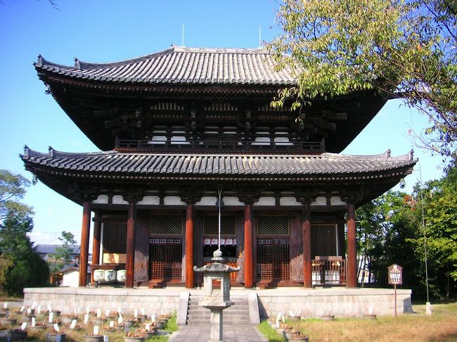 重要文化財<br /><br />　　　　「本堂」<br /><br />単層　裳階　東大寺大仏殿の約十分の一<br /><br />試みの大仏殿とも言われてます<br /><br />殆どの伽藍は戦国時代に焼失<br /><br />本堂は室町時代初期に再建の物<br /><br />写真では判らない大きさ堂々たる建築<br />　　　　天平の姿<br /><br />中に木造の「阿弥陀如来」様が安置<br />　　平安時代の作<br /><br />やはり重要文化財です。<br />　いいお顔してます。