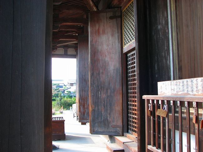 養老二年（７２１）<br />僧　行基が開いた事は<br />「行基菩薩伝」に記録が残ってます。