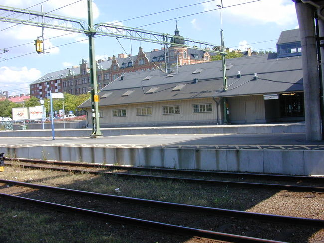 ルンド駅の周囲には少し大きな建物も見受けられましたが、静かな駅でした。