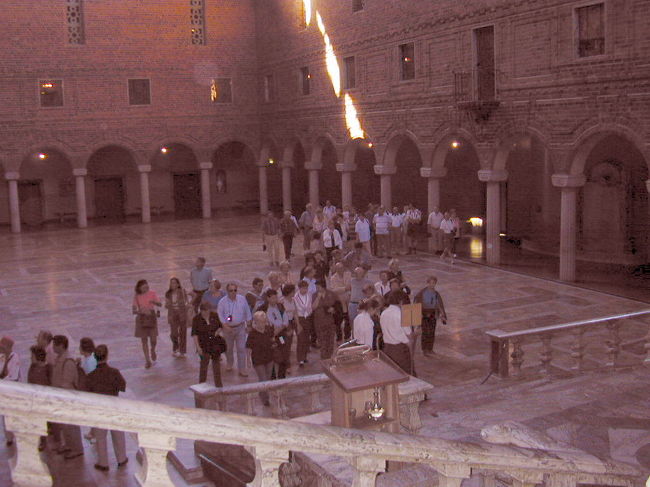 広い青の間です。