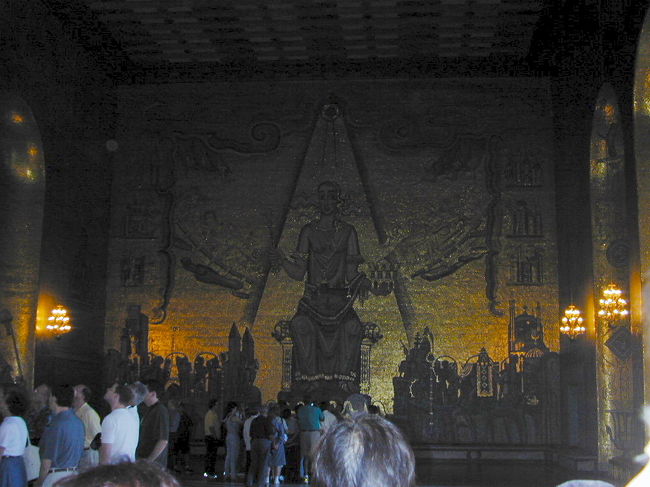 黄金の間のメーラレン女王です。