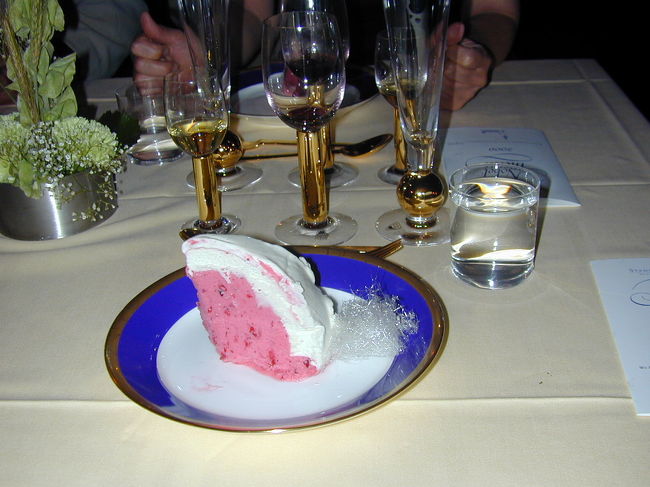 ノーベル賞ディナーのデザートです。