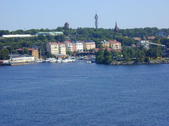 Saltsjan湖をはさんで。