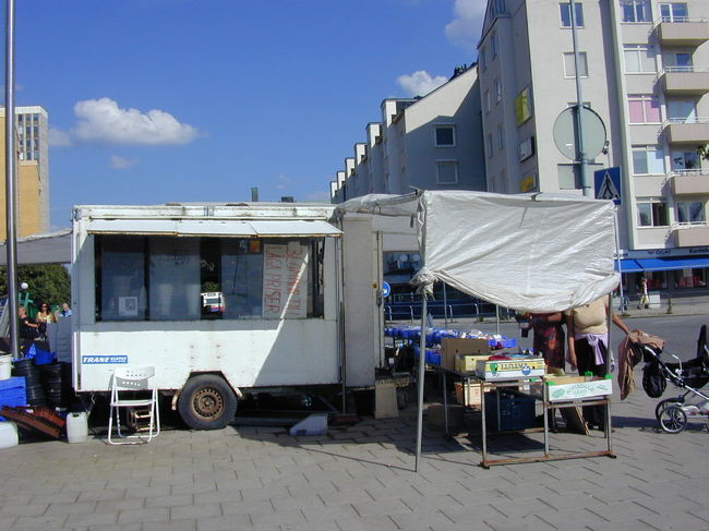 果物、野菜を売っています。