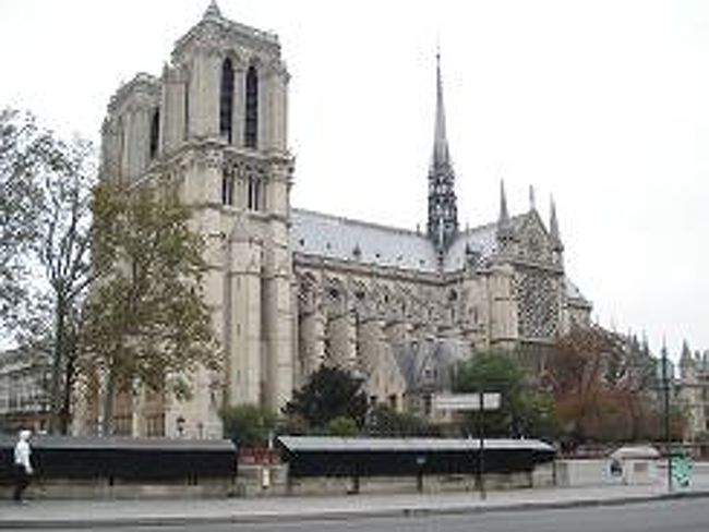 ピンチ脱出。やればできるじゃんと満足し目的地到着。<br /><br />後で解ったんですがメトロの改札ひとつじゃなかったんですよね。ハハハ…