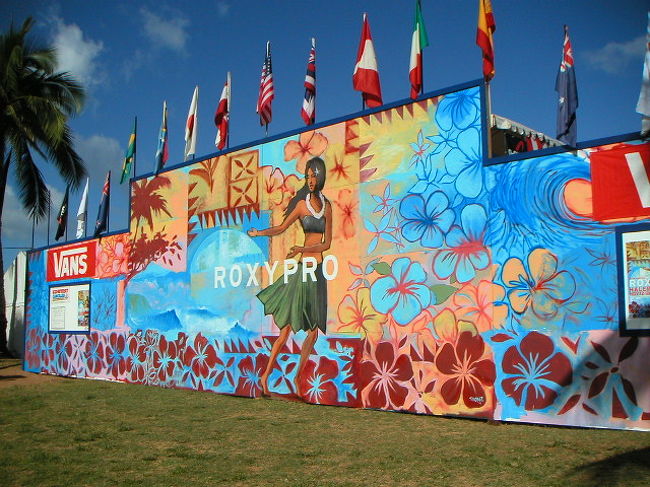 海ではちょうど、サーフィンのワールドツアー「ROXY PRO」が開催中！！