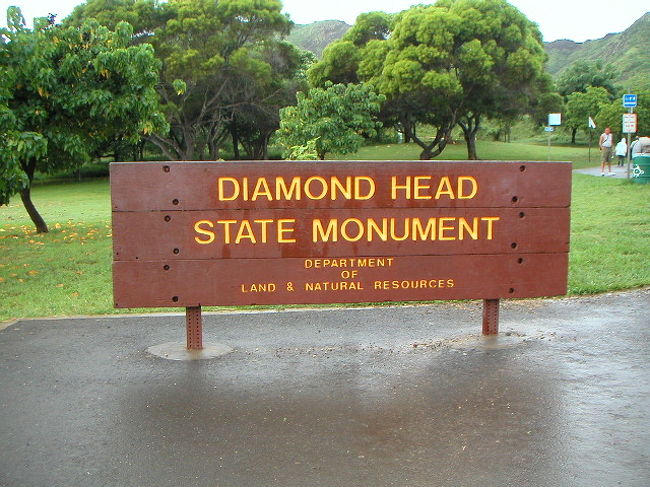 3日目。朝から小雨が降っていました。<br />ちょっと悩みましたが予定通り、ダイヤモンドヘッドに登ります。