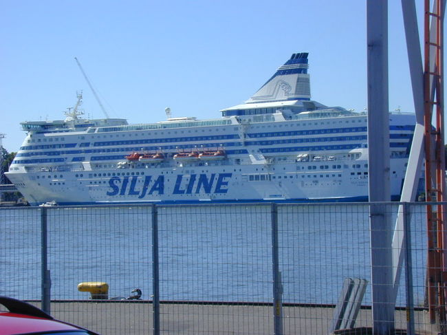 シリヤラインの巨大な船体です。