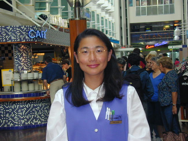 シリヤラインには日本人の案内嬢がいました。親切に色々と船内のことを教えてくれました。