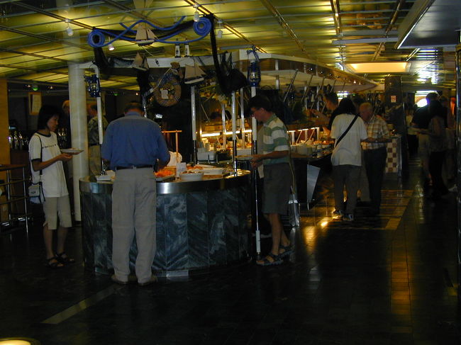 レストランの夕食風景です。食事はよかったです。