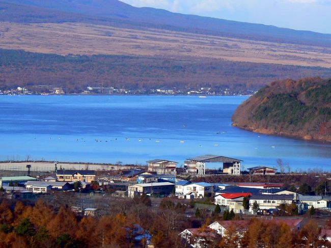 湖上の靄はすっかり取れています