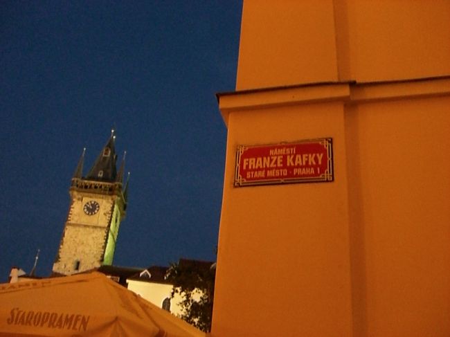 旧市街広場へ・・・<br />フランツカフカ通り！？