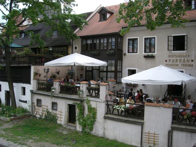 レストランで、各自好きなものを注文。<br />待ってる時間があったので、<br />暇つぶし〜〜。<br /><br />こんなテラス席でした！