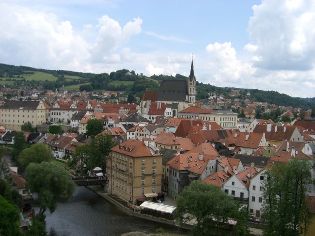 左側の橋のふもとが<br />お昼ごはんのレストラン♪