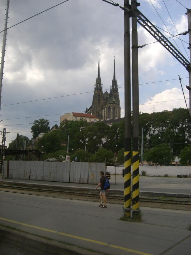 車窓から：ブルノ駅から見えた教会