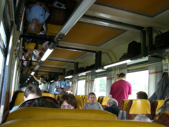 Passport Control<br /><br />怒られたら怖いから、<br />遠目に。