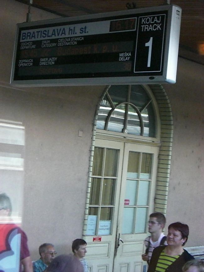 停車駅：Bratislava<br />一瞬だけスロバキア