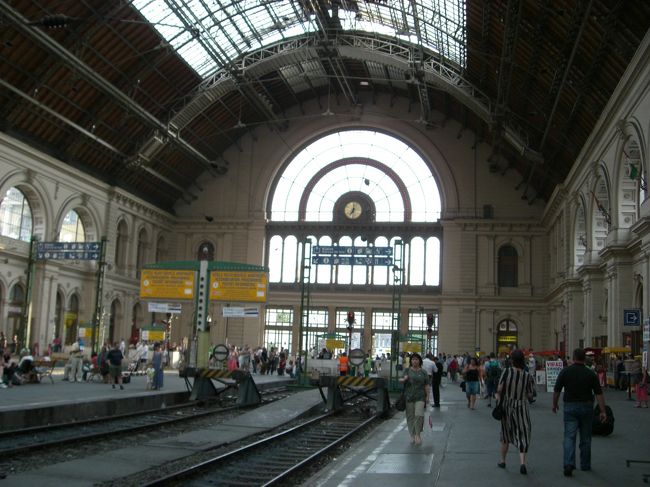 到着！！<br /><br />ホテルまでトラム！<br />と思ってキオスクで<br />トラムのシングルチケットも購入！