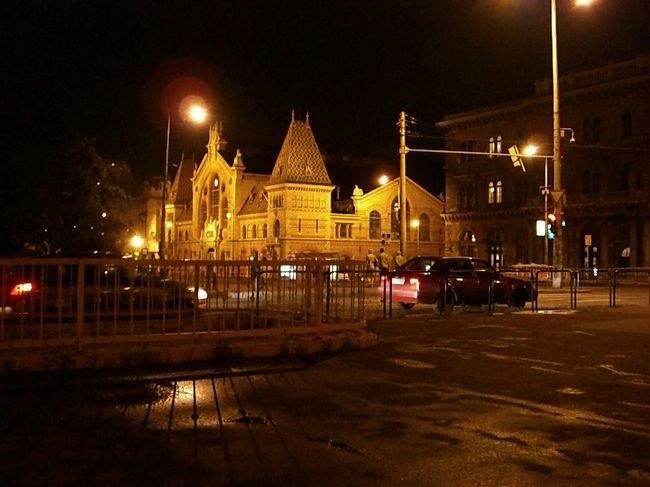 キレイな建物！<br />って思ったら、<br />これが中央市場♪<br />