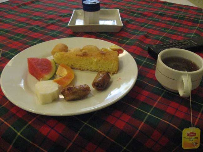 ホテルの朝ご飯。<br />安宿などで、すごくシンプル。<br />フォーがなく、毎朝フォーが食べたい自分にとっては、残念。