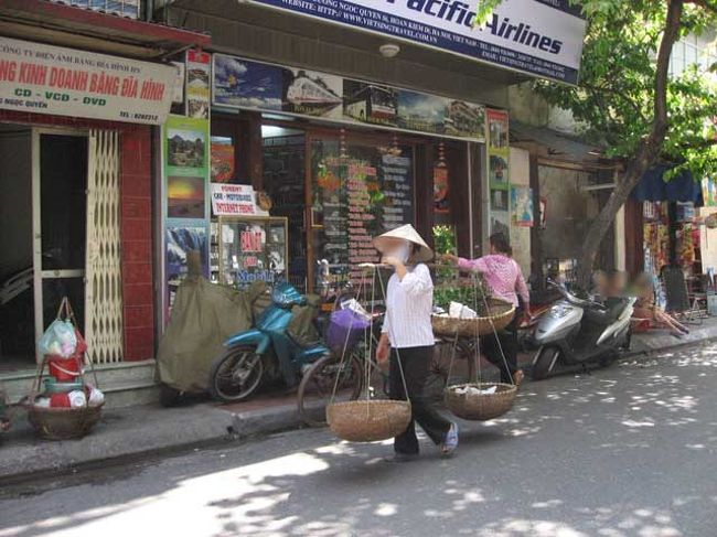 天秤の売り子さんも朝から頑張っています。