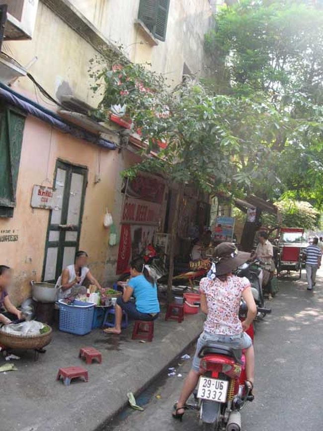 屋台は見ていて面白いです。<br /><br />何処までもコンパクト、そしてシンプル。<br /><br />なんて、合理的なんだろう・・・