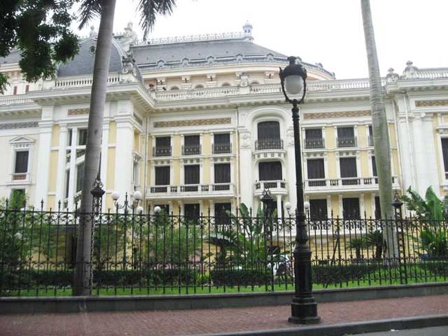 なんの建物だろう・・・<br />すごく西洋風だ。<br /><br />