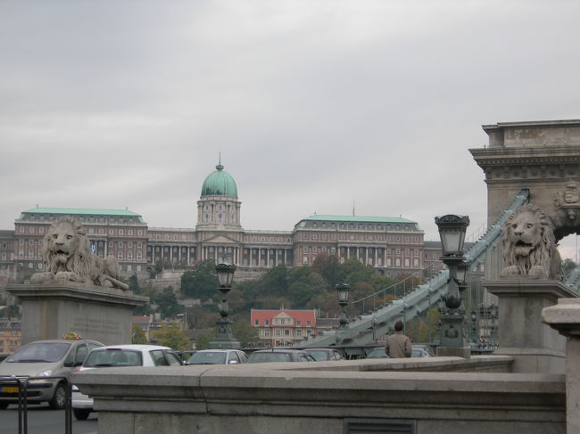 くさり橋と王宮